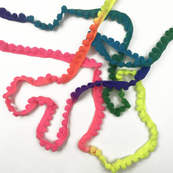 POMPON TRAKA MULTICOLOR CCA 5 MM 17255